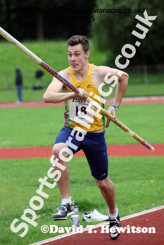 Mens pole vault Northern Inter-Counties under-17s and 15s at Witton Park, Blackburn. Photo: David T. Hewitson/Sports for All Pics